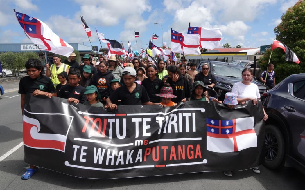 Up to 400 people took part in Friday's hīkoi down the main street of Kaitāia. Photo: RNZ / Peter de Graaf