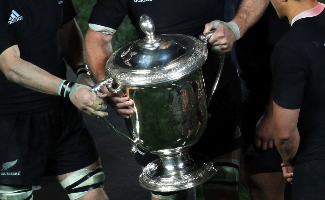 All Blacks' Brad Thorn and Richie McCaw carry the Bledisloe Cup around to the team. Bledisloe Cup and Tri Nations rugby union test match, All Blacks v Australia at Eden Park, Auckland, New Zealand. Saturday 6th August 2011. Photo: Anthony Au-Yeung / photosport.co.nz