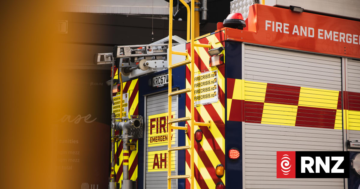 Three people rescued from burning Dunedin building