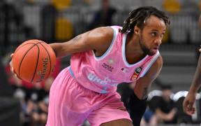 Parker Jackson-Cartwright of the Breakers. (AAP Image/Dave Hunt/PHOTOSPORT)