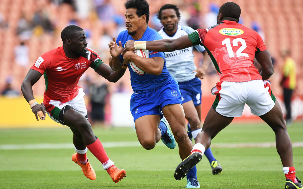Samoa's Tofatu Solia challenges the Kenyan defence.