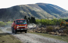 Emergency services on Quailburn Road near the Lake Ohau fire
