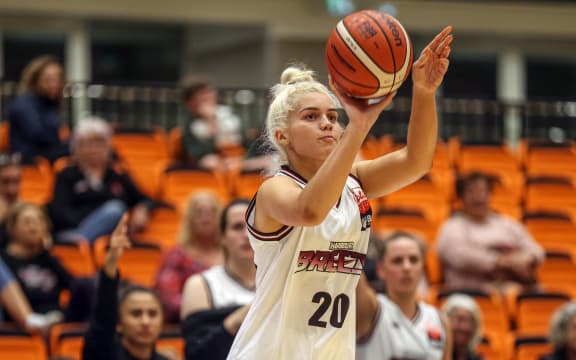 Harbour Breeze's Keeley Tini during a National Basketball League game.