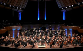 Holly Mathieson conducting NZSO