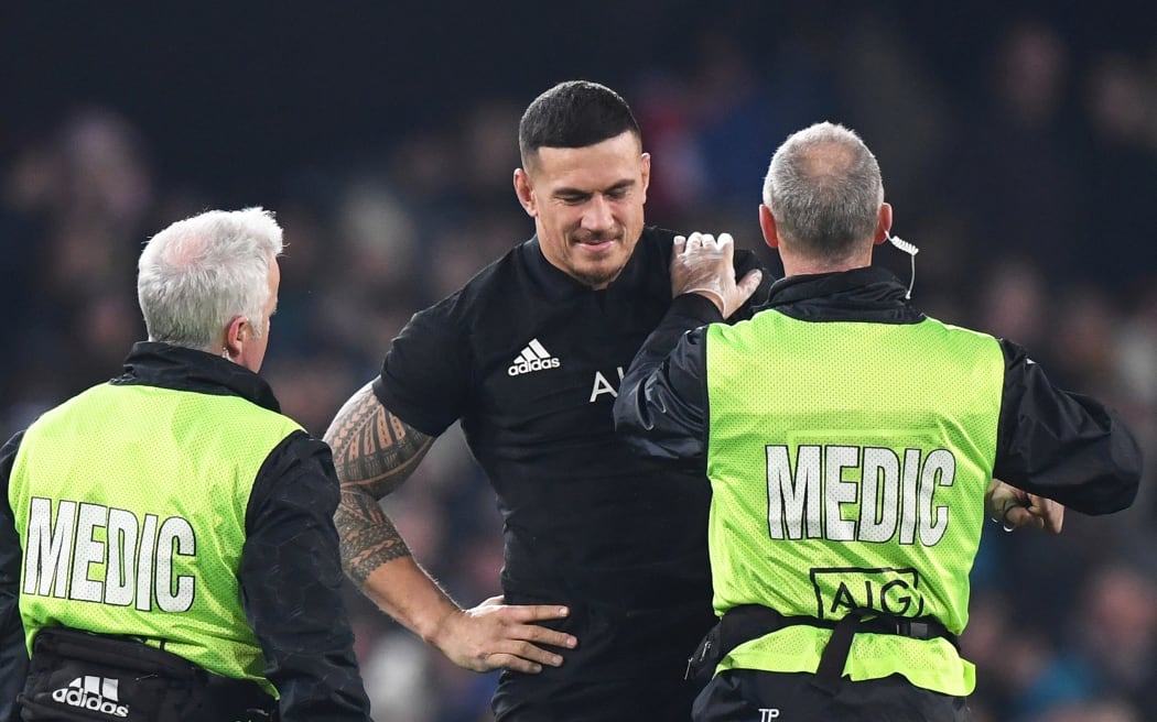 Medical staff check out Sonny Bill Williams injured shoulder.