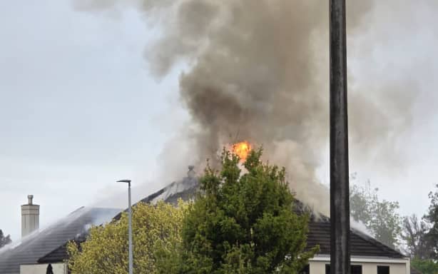 Flames and smoke billow from Masterton pub fire | RNZ
