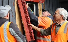 Marae conservation expert Jim Schuster oversees the removal of carvings from Te Wharepuni o Anehana at Anderson Park, with Invercargill City Council carpenters Wayne McGill and Michael O’Neill.