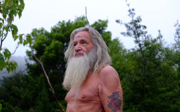 Arthur is the last man of the Coromandel utopian commune 'Mahana'.