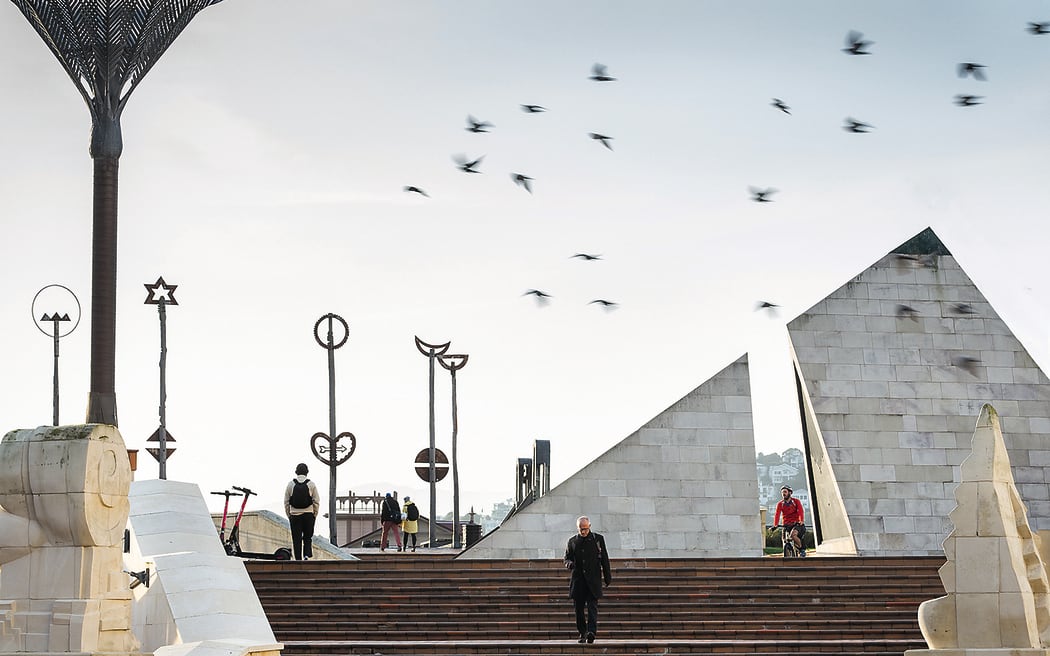 Poneke Wellington's City to Sea bridge designed by Rewi Thompson and John Gray with sculptor Para Matchitt.