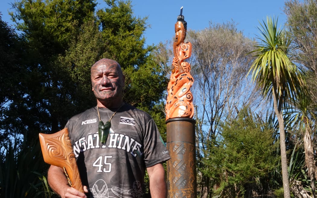 Ngāti Hine’s Wiremu Keretene with his pou named Te Tao Whakawāhine.