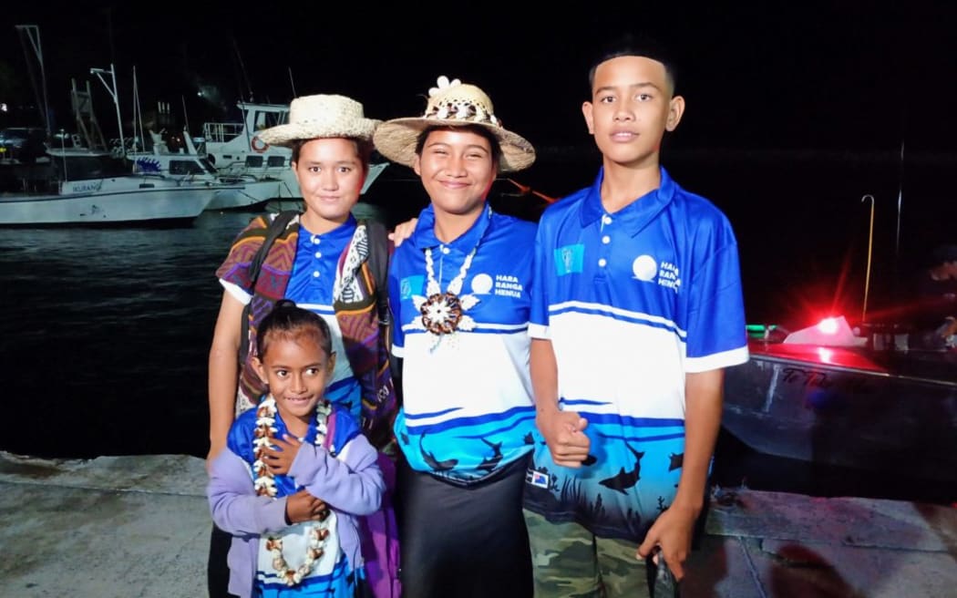 MV Nivaga III arrived on Sunday, docking in Avatiu Harbour at around 9am, carrying more of our people from Te Pae Tokerau – Pukapuka Nassau, and Palmerston Island – Avarau Enua. Pictured is cultural icon Pastor Ngarima George welcoming a Papa from Pukapuka.
