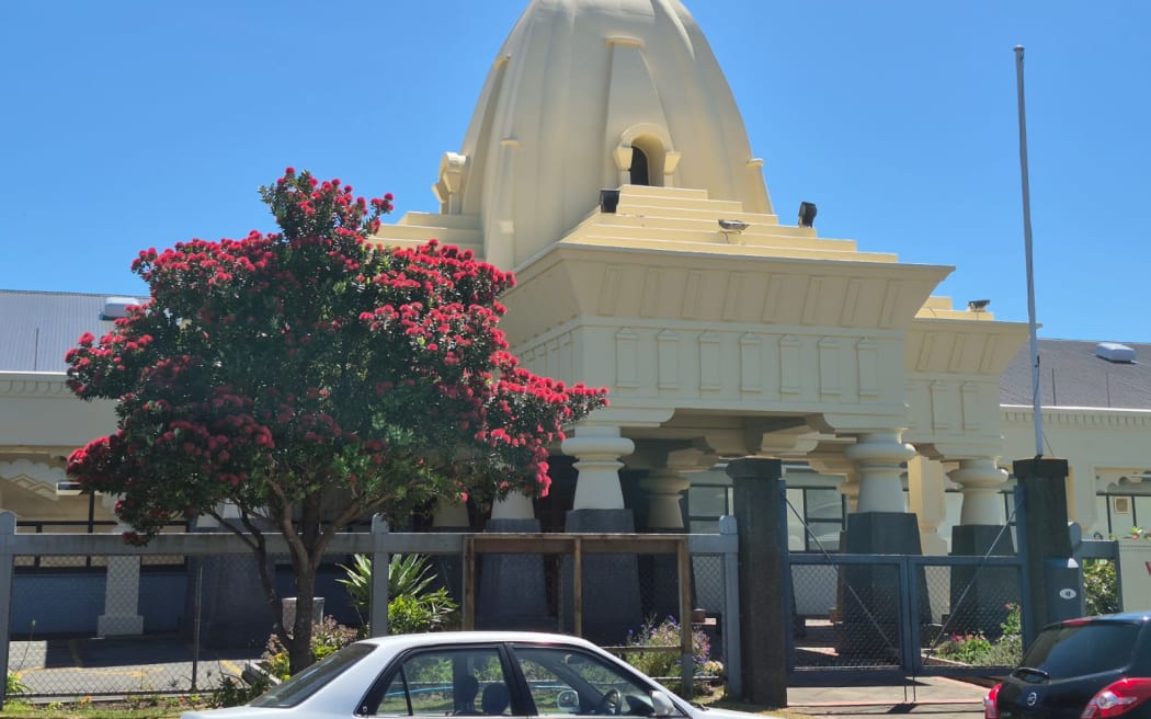 Bharat Bhavan’s second hall on Kemp Street was built in 1990, opening in 1992.
