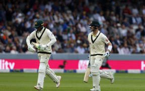 Australia's Usman Khawaja (L) and Australia's Steven Smith (R) run from the field as rain stop play on day three of the second Ashes cricket Test match between England and Australia at Lord's cricket ground in London on June 30, 2023. (Photo by Ian Kington / AFP) / RESTRICTED TO EDITORIAL USE. NO ASSOCIATION WITH DIRECT COMPETITOR OF SPONSOR, PARTNER, OR SUPPLIER OF THE ECB