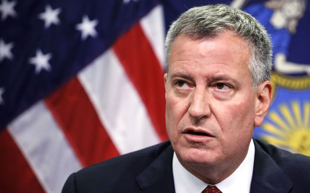 New York mayor Bill de Blasio said nurse Kaci Hickox is a "hero" who deserves better.
