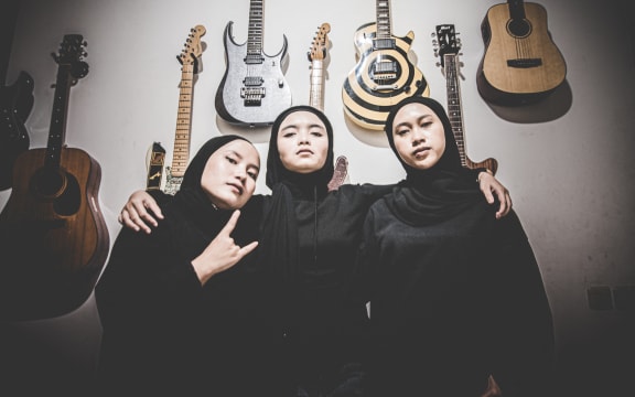 Indonesie, Jakarta, 2022-06-17.
Member of the trash metal music band Voice of Baceprot during during training in Jakarta . Photography by Stephane Ferrer Yulianti / Hans Lucas.
Indonesie, Jakarta, 2022-06-17.
Les membres du groupe trash metal Voice of Baceprot durant des repetition a Jakarta. Photographie de Stephane Ferrer Yulianti / Hans Lucas. (Photo by Stephane FERRER / Hans Lucas / Hans Lucas via AFP)