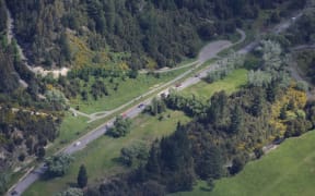 Cars and campervans were able to drive out of Kaikoura via the inland route today.