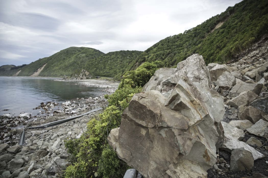 Landslide covers state highway 1 - north of Kaikoura