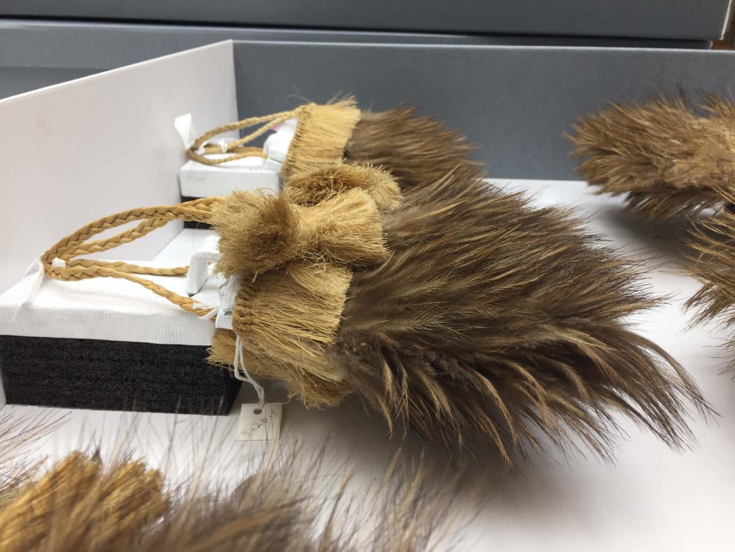 Floating storage solution for kiwi kete muka (flax fibre bag).