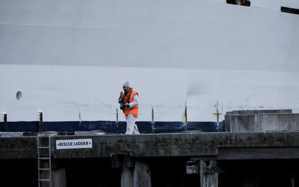 A small dent can be seen on the Aratere hull at lower right.