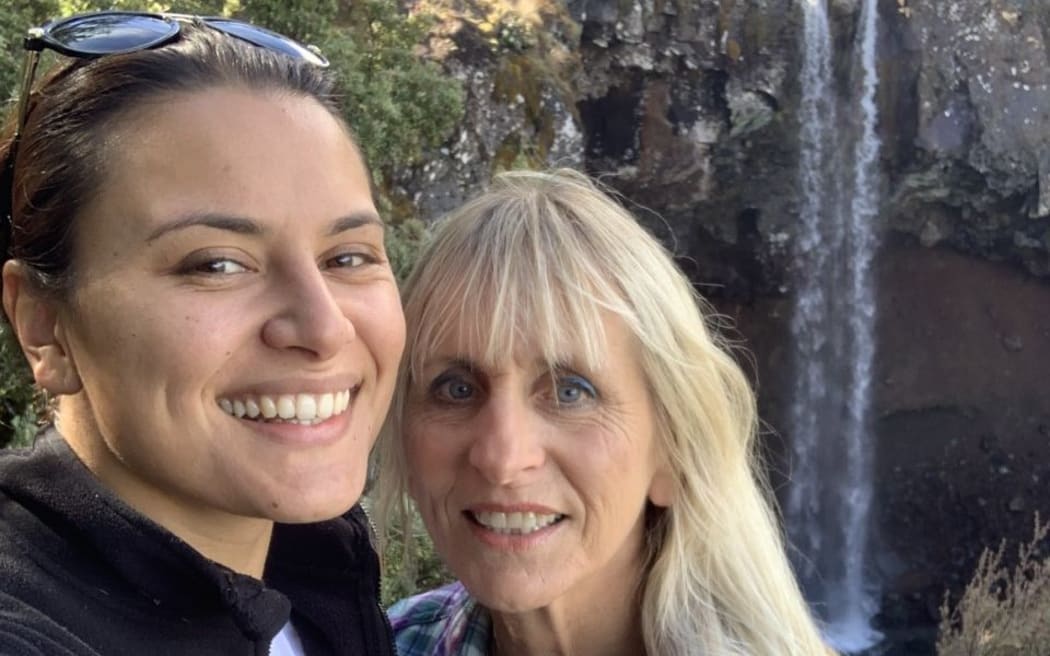 Jane Arnott (r) and her daughter Julia Arnott-NeeNee
