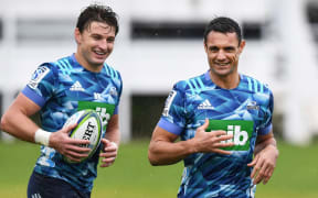 Beauden Barrett and Dan Carter during a Blues Super Rugby training session as rugby training resumes after the Covid 19 lockdown. Alexandra Park, Auckland, New Zealand. 4 June 2020.