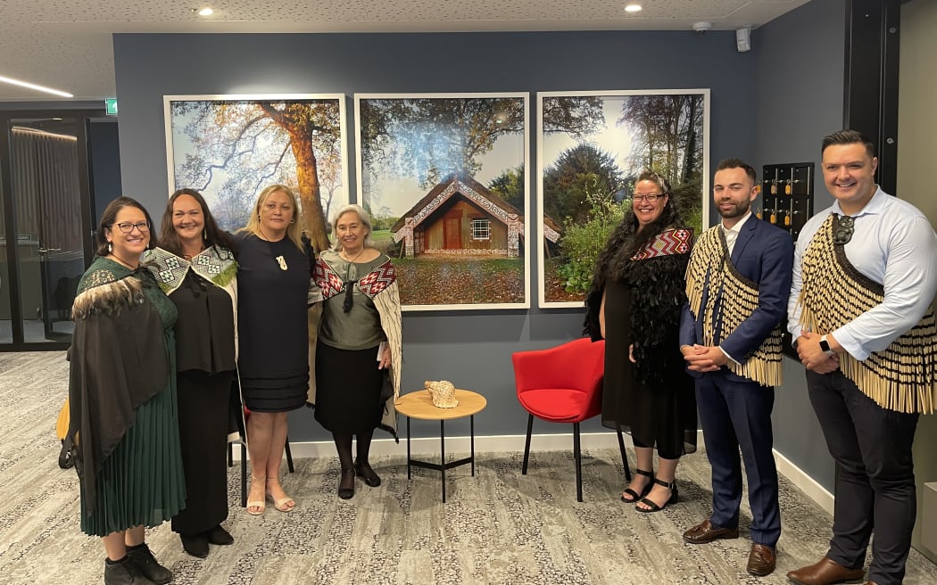 Ngāti Ranana at New Zealand House High Commission, Esther Jessop pictured in the middle.