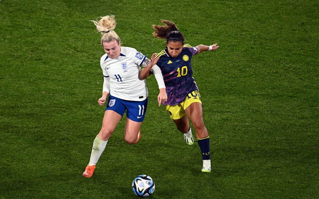 England's Lauren Hemp and Colombia's Leicy Santos contest for the ball during the FIFA Women's Football World Cup 2023
