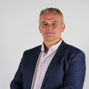 Promotional head and shoulders of conductor Simon Over