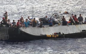 Jin Hui 18 rescue 22 fishermen on skiff from Marielle