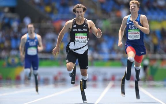 Liam Malone winning gold at the 2016 Paralympics