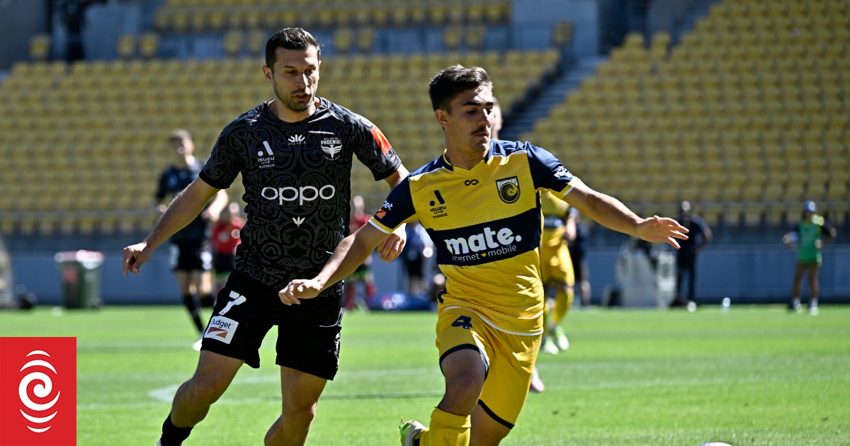 Phoenix draw with Mariners in top of table clash - Vimarsana News