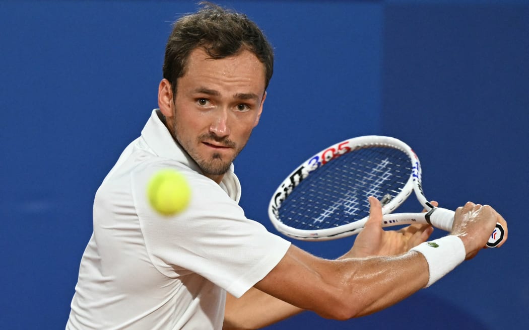 Individual Neutral Athlete Daniil Medvedev returns to Austria's Sebastian Ofner during their men's singles second round tennis match on Court Philippe-Chatrier at the Roland-Garros Stadium during the Paris 2024 Olympic Games, in Paris on July 30, 2024. (Photo by Patricia DE MELO MOREIRA / AFP)