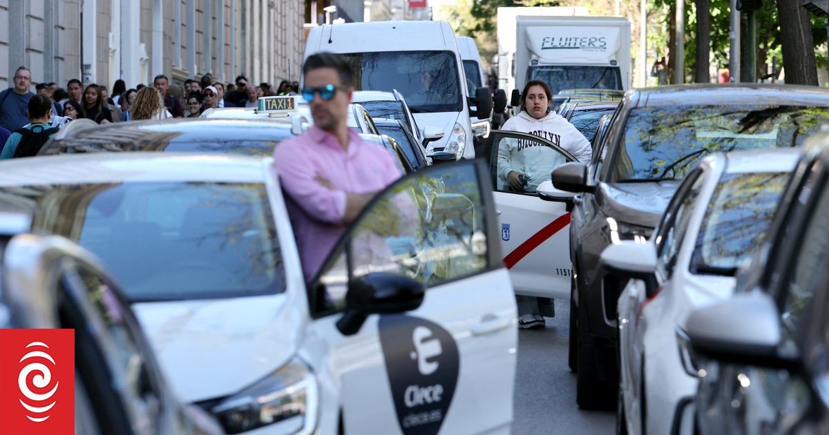 Massive power outage brings chaos to Spain and Portugal