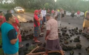A road block outside Salelologa to stop an HRPP party protest rally from entering.