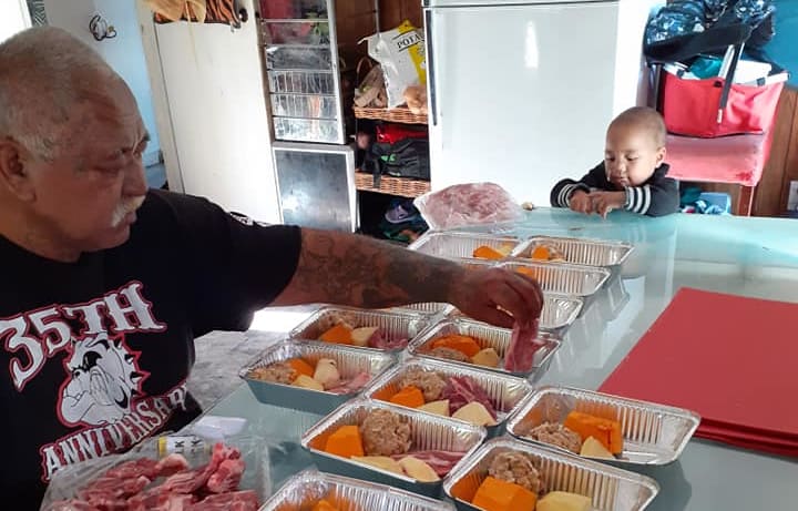 The hangi being prepared to feed all 12 whānau members in the Manawai bubble.