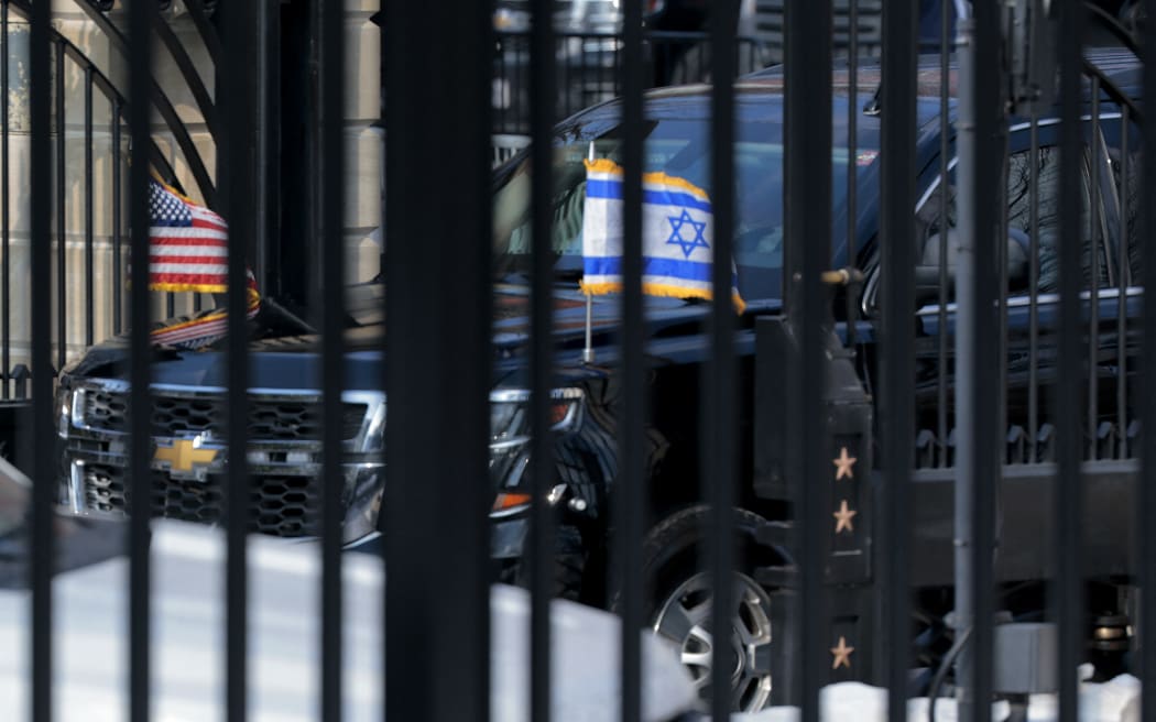 WASHINGTON, DC - FEBRUARY 11: Israeli Prime Minister Benjamin Netanyahu travels from Blair House to the White House ahead of a meeting with U.S. President Donald Trump on February 11, 2026 in Washington, DC. The two leaders are expected to discuss the ongoing talks between the U.S. and Iran.   Chip Somodevilla/Getty Images/AFP (Photo by CHIP SOMODEVILLA / GETTY IMAGES NORTH AMERICA / Getty Images via AFP)