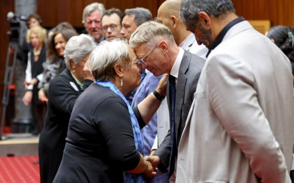 Treaty of Waitangi Negotiations Minister Paul Goldsmith greets a member of Ngā Hapū o Te Iwi o Whanganui.