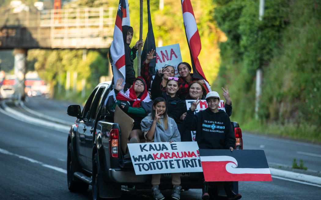 HIKOI ON MOTORWAY