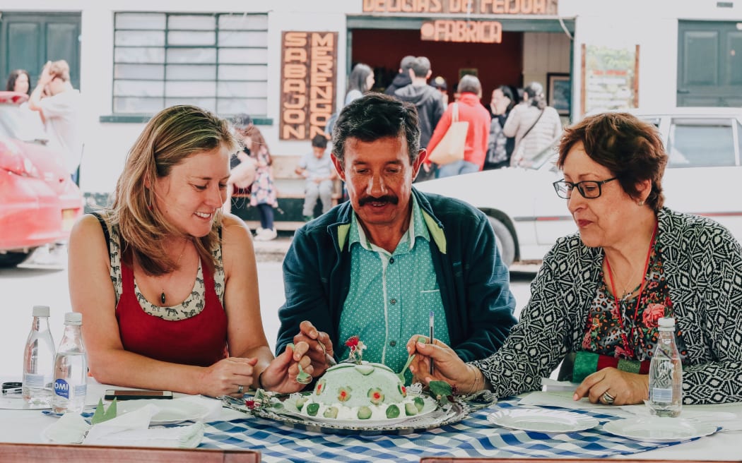 Kate (left) helping to judge the feijoa desserts competition at the Festival of the Feijoa in Tibasosa, Colombia.