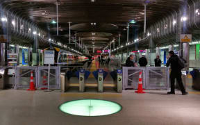 A passenger train which derailed at Auckland's Britomart Station on Wednesday morning has been removed.