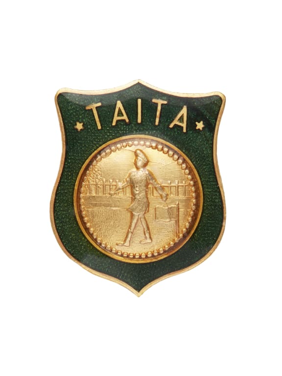 4mwe0xk taita marching club badge 1950s 70s by tm dick co ltd petone new zealand te papa gh021978 jpg