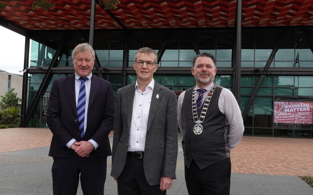Northland MP Grant McCallum, Transpower’s acting chief executive John Clarke, and Mayor Vince Cocurrulo