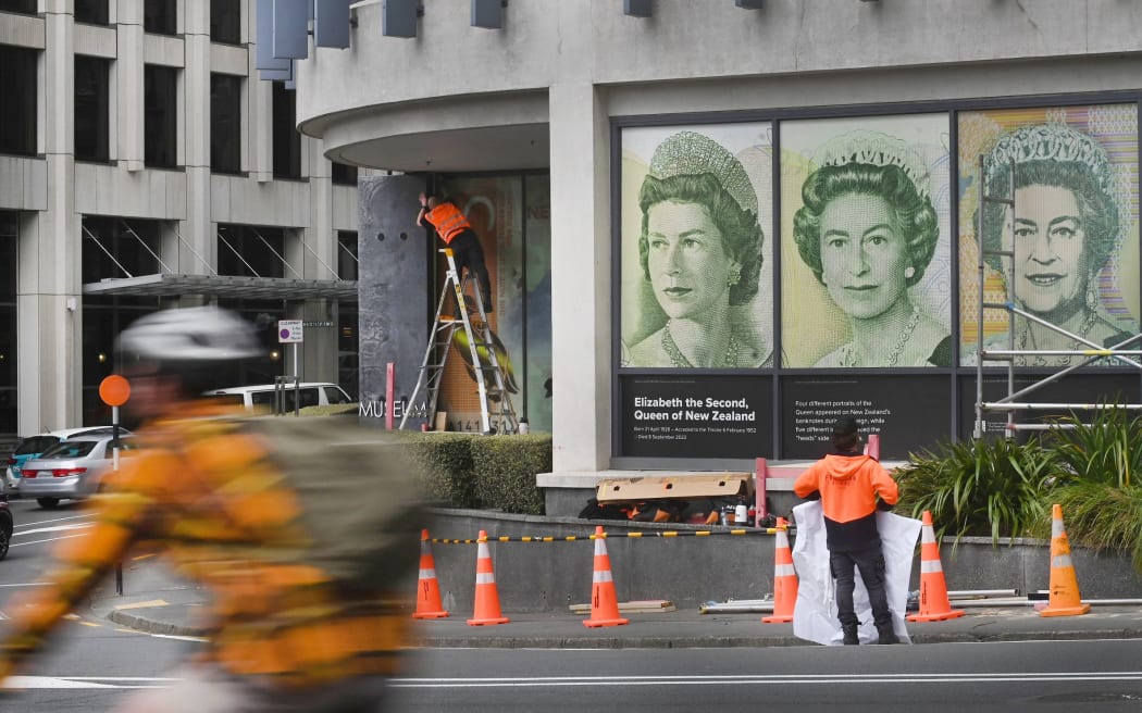 Reserve Bank window dedicated to Queen after her death