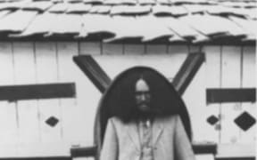 Rua Kenana standing at the doorway of the temple.
