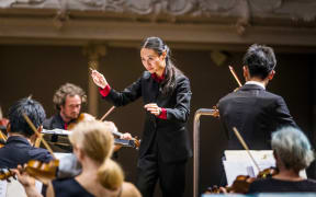 Tianyi Lu conducting the APO