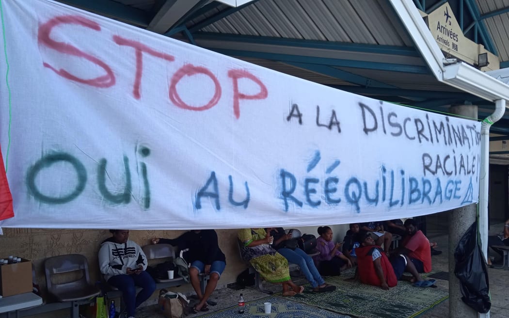 Strike at the airport of magenta
