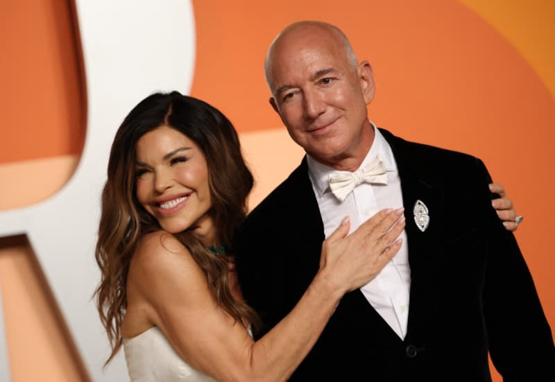 CEO of Amazon Jeff Bezos and partner Lauren Sanchez attend the Vanity Fair Oscar Party at the Wallis Annenberg Center for the Performing Arts in Beverly Hills, California, on March 2, 2025. (Photo by Michael Tran / AFP)