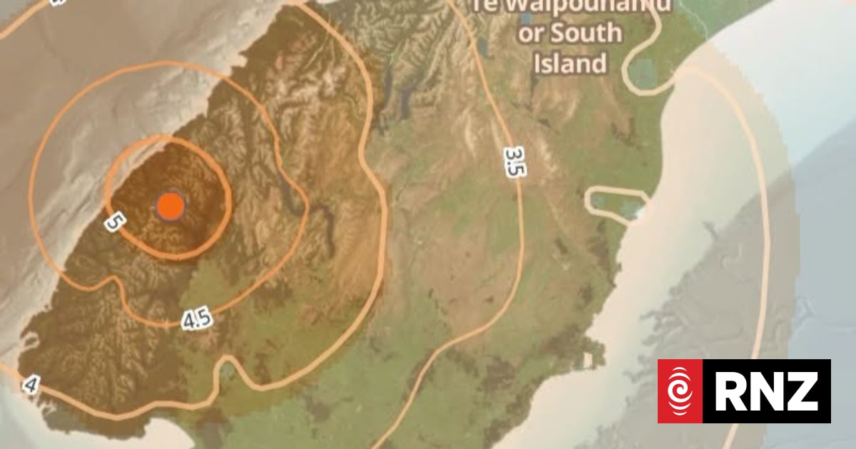 Tsunami threat passes following strong quake, mayor says properties damaged