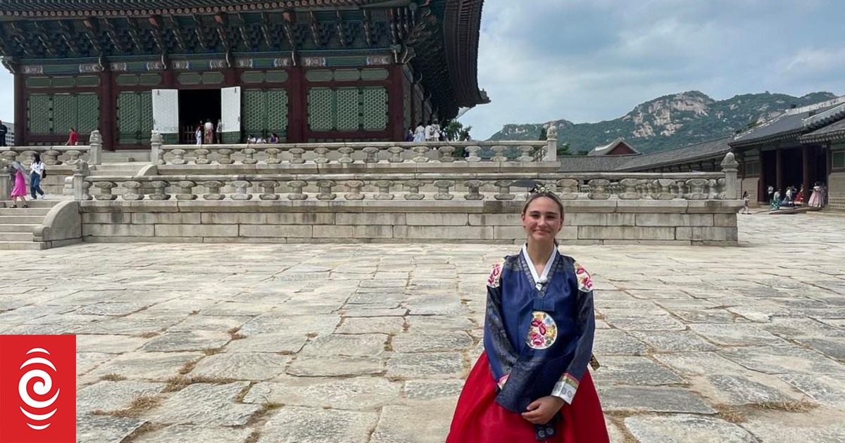 Kiwi star of Korean TV show returns | RNZ