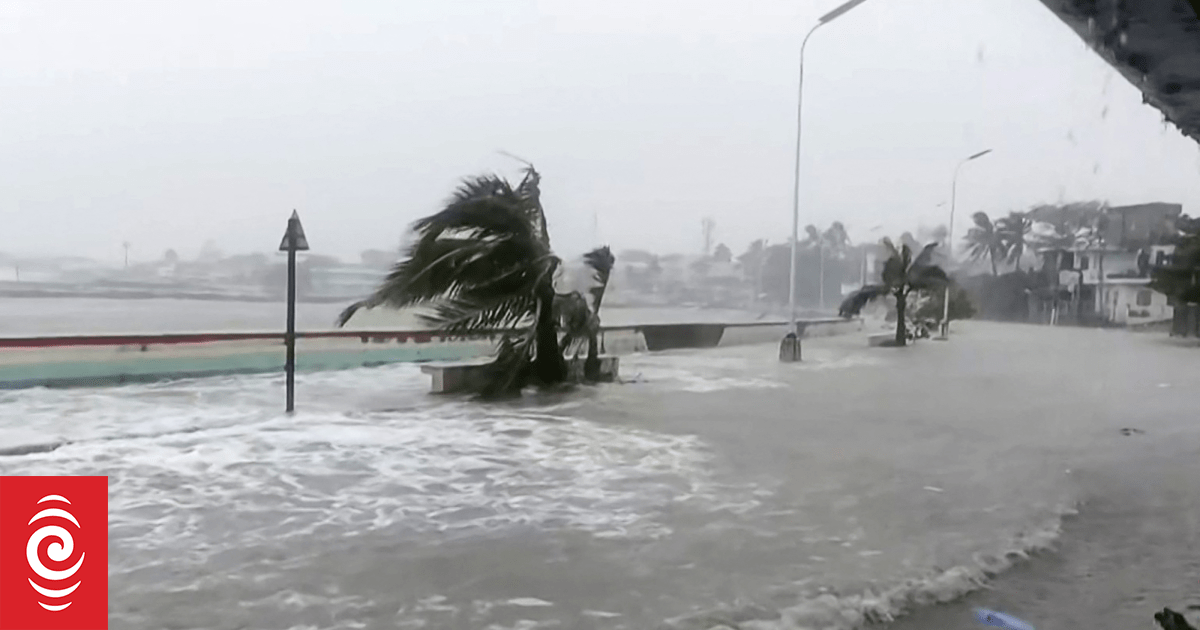 Winds, rain lash Philippines as super typhoon nears